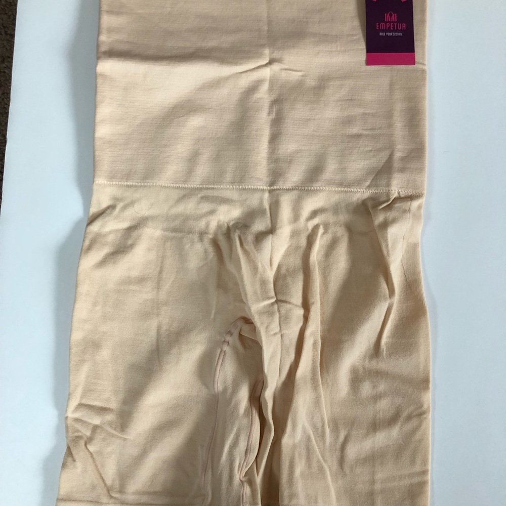 Shape short